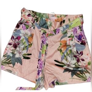 Kilo Tango NWT pink floral pleated belted shorts with lace trim, size M